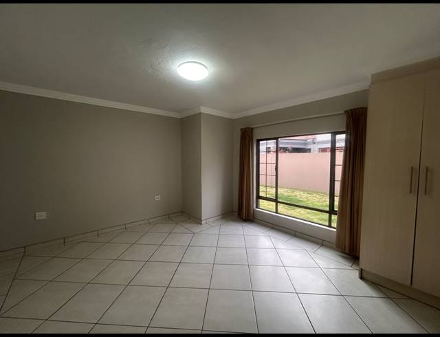 5 BEDROOM HOUSE FOR SALE IN VANDERBIJLPARK SE 8